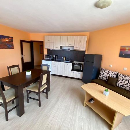 Cozy Apartment In The Center Of Primorsko Eksteriør bilde